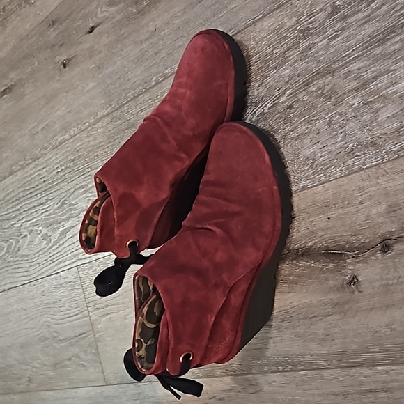 Fly London sz 38 US 7.5 wine ankle wedge booties. - Picture 5 of 10